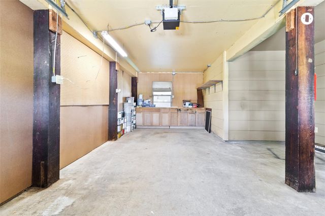 400 Shorthorn Dr, Onalaska, TX 77360