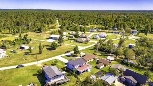 400 Shorthorn Dr, Onalaska, TX 77360