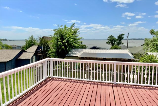 400 Shorthorn Dr, Onalaska, TX 77360