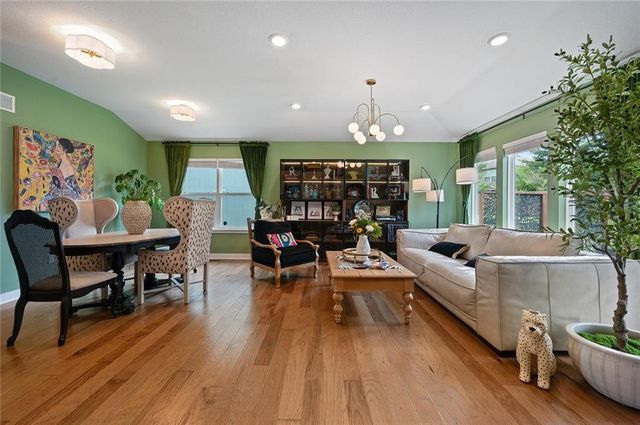 9013 SW 9th Street, Lee's Summit, MO 64064