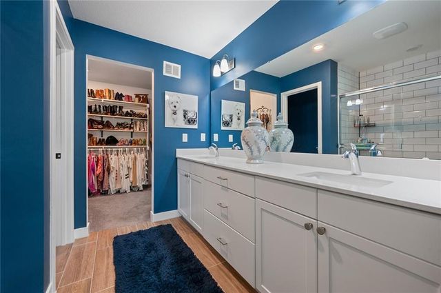 9013 SW 9th Street, Lee's Summit, MO 64064