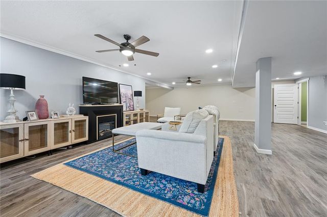 9013 SW 9th Street, Lee's Summit, MO 64064