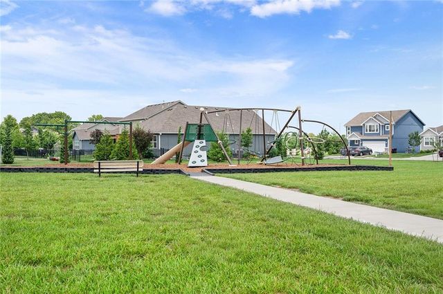 9013 SW 9th Street, Lee's Summit, MO 64064