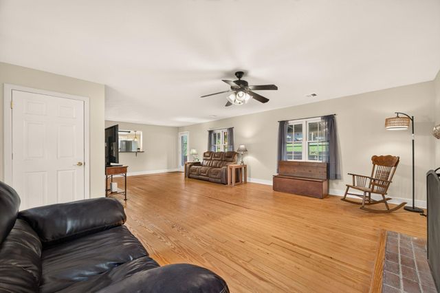 185 MORDINGTON AVE, Charles Town, WV 25414