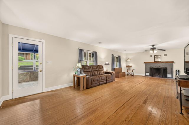 185 MORDINGTON AVE, Charles Town, WV 25414