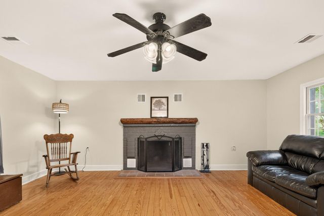 185 MORDINGTON AVE, Charles Town, WV 25414