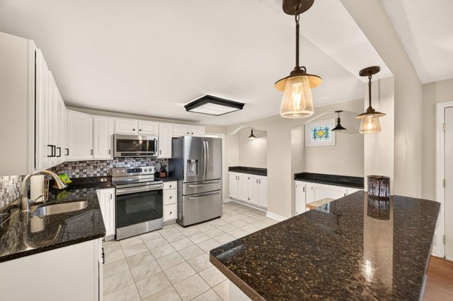 185 MORDINGTON AVE, Charles Town, WV 25414
