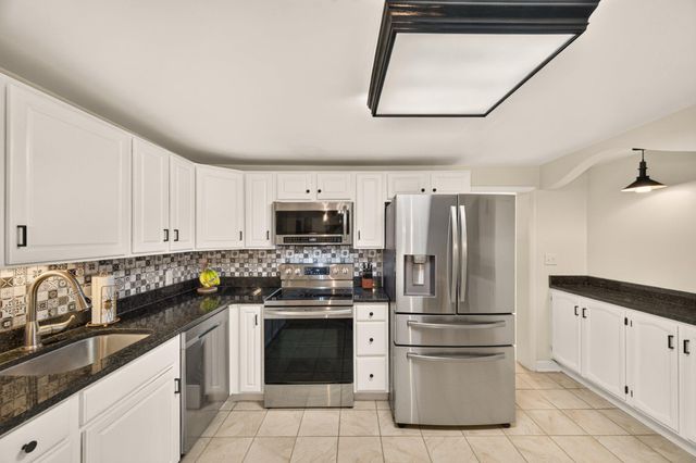 185 MORDINGTON AVE, Charles Town, WV 25414