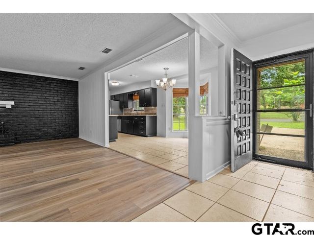 526 Ronnette Dr, Tyler, TX 75703