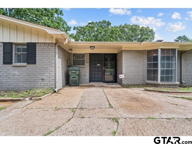 526 Ronnette Dr, Tyler, TX 75703