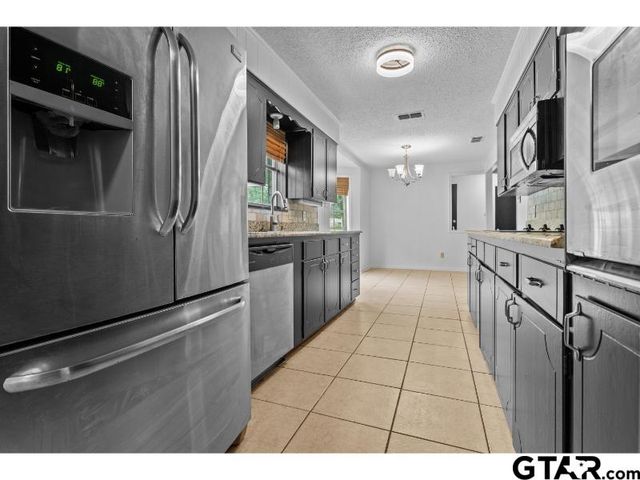 526 Ronnette Dr, Tyler, TX 75703