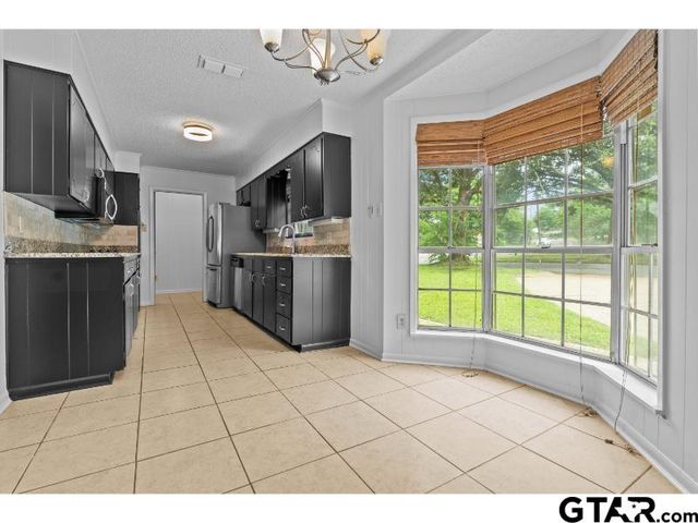 526 Ronnette Dr, Tyler, TX 75703