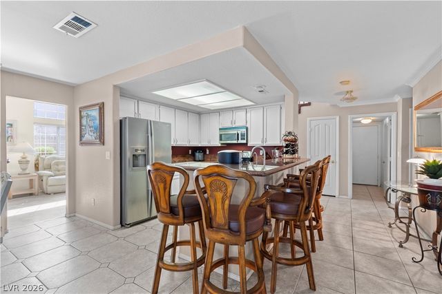 2000 Summit Pointe Drive, Las Vegas, NV 89117