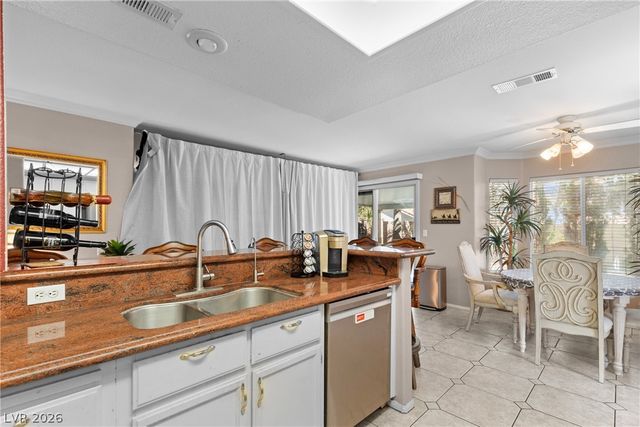 2000 Summit Pointe Drive, Las Vegas, NV 89117