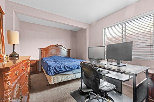 2000 Summit Pointe Drive, Las Vegas, NV 89117