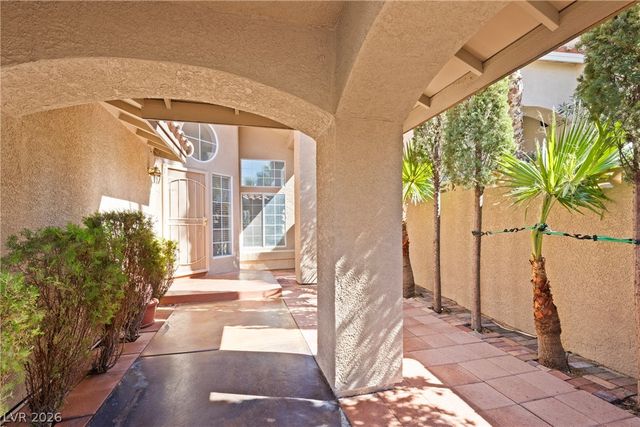 2000 Summit Pointe Drive, Las Vegas, NV 89117