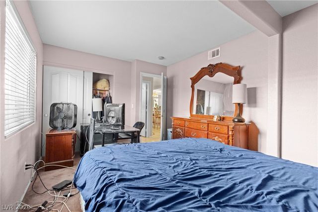 2000 Summit Pointe Drive, Las Vegas, NV 89117