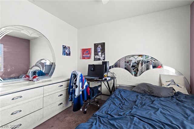 2000 Summit Pointe Drive, Las Vegas, NV 89117