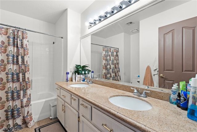 2000 Summit Pointe Drive, Las Vegas, NV 89117