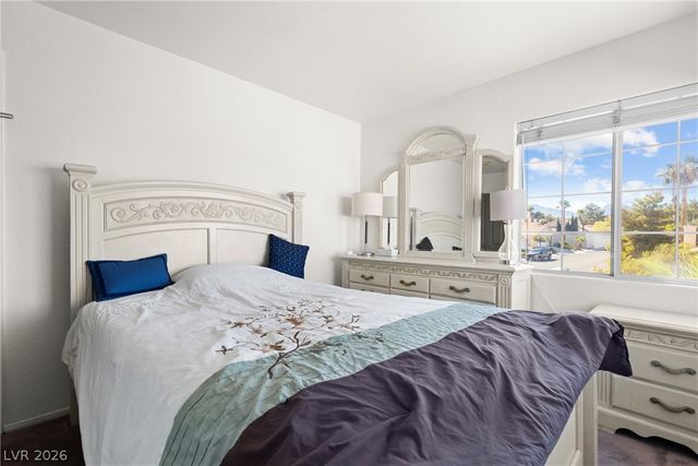 2000 Summit Pointe Drive, Las Vegas, NV 89117