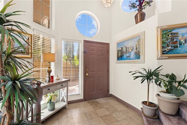 2000 Summit Pointe Drive, Las Vegas, NV 89117