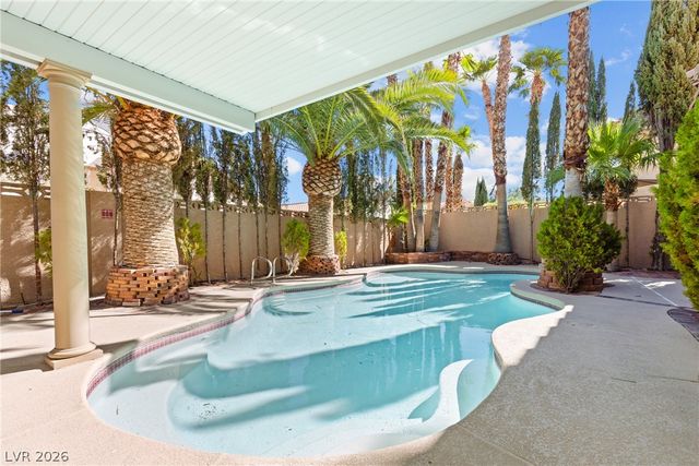 2000 Summit Pointe Drive, Las Vegas, NV 89117