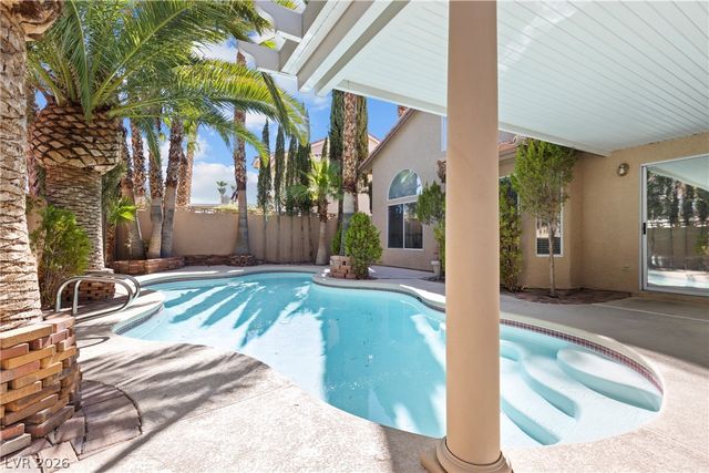 2000 Summit Pointe Drive, Las Vegas, NV 89117