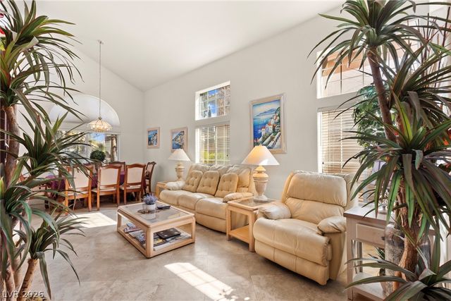 2000 Summit Pointe Drive, Las Vegas, NV 89117