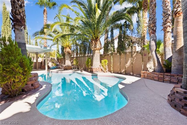 2000 Summit Pointe Drive, Las Vegas, NV 89117