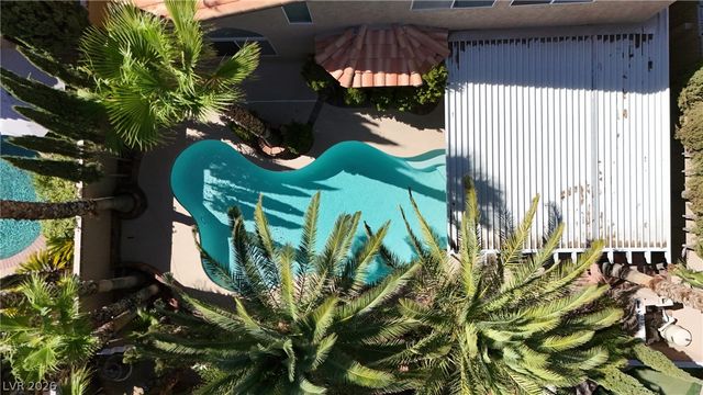 2000 Summit Pointe Drive, Las Vegas, NV 89117