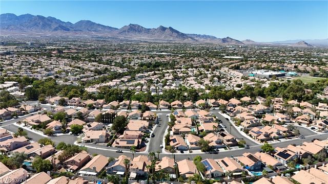 2000 Summit Pointe Drive, Las Vegas, NV 89117
