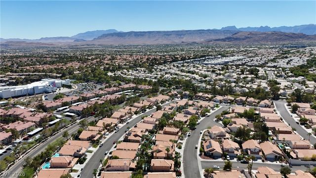 2000 Summit Pointe Drive, Las Vegas, NV 89117