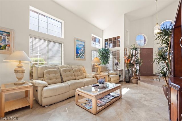 2000 Summit Pointe Drive, Las Vegas, NV 89117