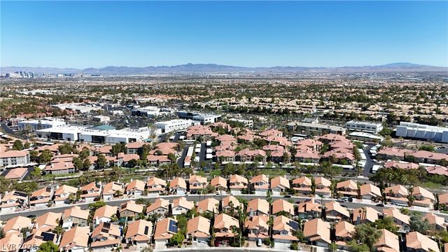 2000 Summit Pointe Drive, Las Vegas, NV 89117