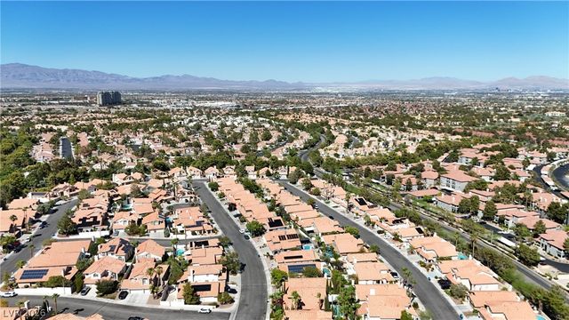 2000 Summit Pointe Drive, Las Vegas, NV 89117