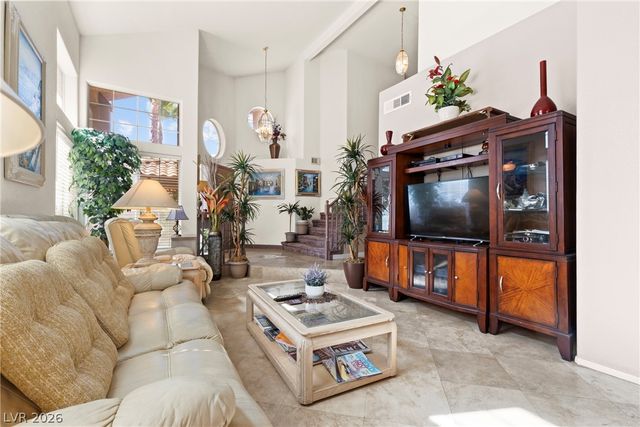 2000 Summit Pointe Drive, Las Vegas, NV 89117