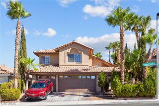 2000 Summit Pointe Drive, Las Vegas, NV 89117