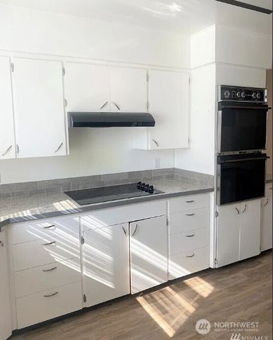 607 Jones Drive, Port Orchard, WA 98366