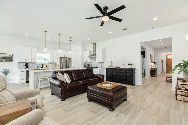 2527 Turberry Drive, West Columbia, TX 77486