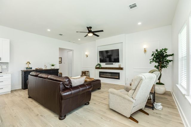 2527 Turberry Drive, West Columbia, TX 77486