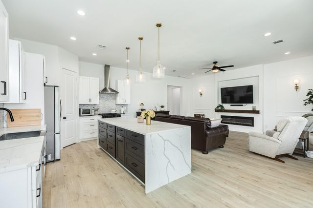 2527 Turberry Drive, West Columbia, TX 77486