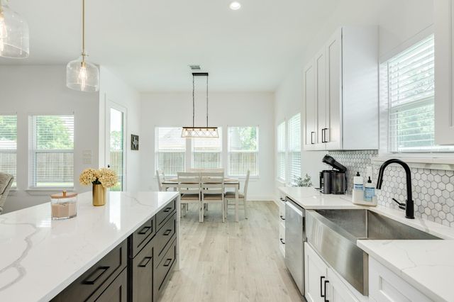 2527 Turberry Drive, West Columbia, TX 77486