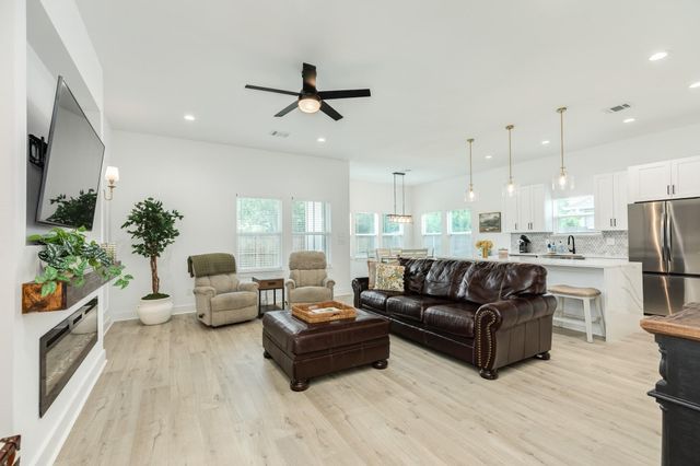 2527 Turberry Drive, West Columbia, TX 77486