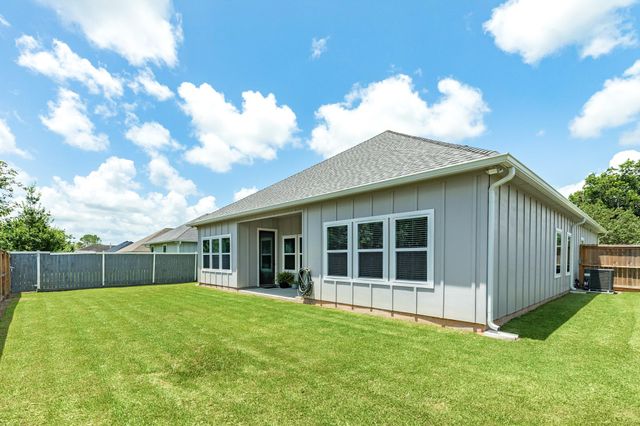 2527 Turberry Drive, West Columbia, TX 77486