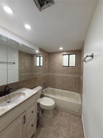 8065 SW 107th Avenue 201, Miami, FL 33173