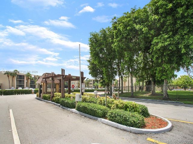 8065 SW 107th Avenue 201, Miami, FL 33173