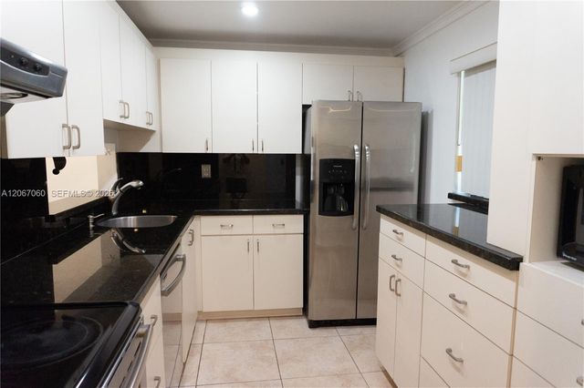 8065 SW 107th Avenue 201, Miami, FL 33173