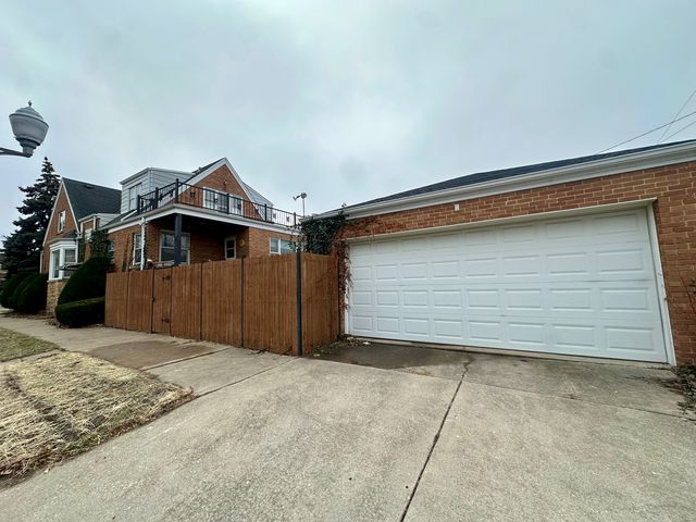 7000 W Henderson Street, Chicago, IL 60634