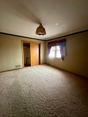 7000 W Henderson Street, Chicago, IL 60634