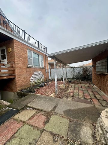 7000 W Henderson Street, Chicago, IL 60634